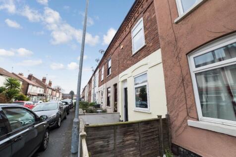 Charming front view of a well-maintained proper...