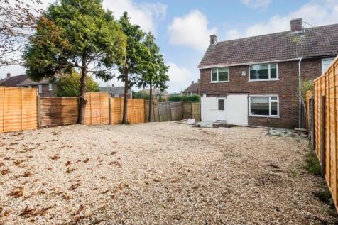 A spacious garden area, perfect for relaxation ...