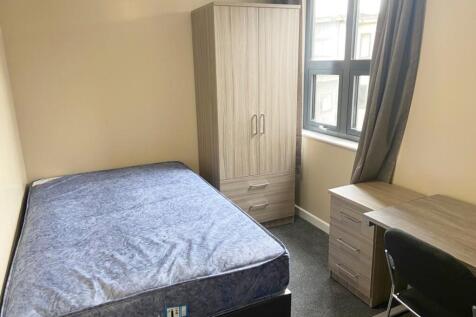This inviting double bedroom features a comfort...