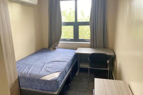 A cozy double bedroom featuring a comfortable b...