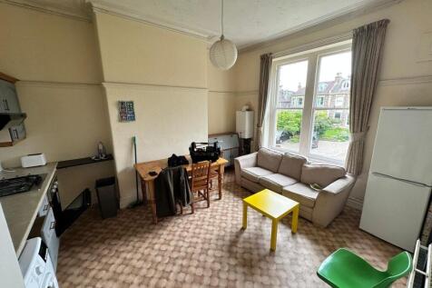 A spacious and inviting large modern living roo...