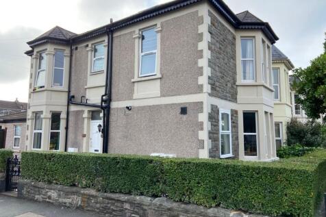 Charming front view of a beautifully maintained...