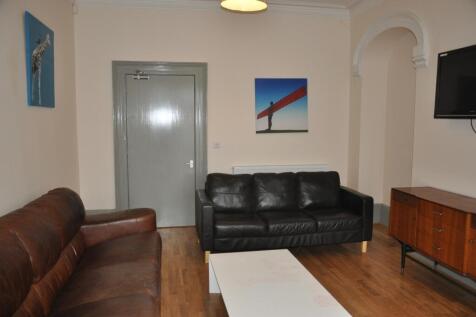 A spacious and inviting large modern living roo...