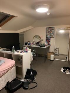 A spacious double bedroom featuring a cozy layo...