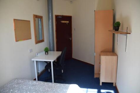 A tidy and inviting double bedroom featuring a ...