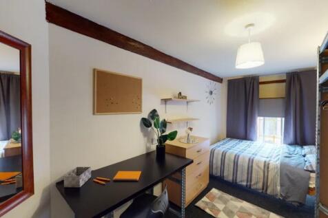 A bright and inviting double bedroom, perfect f...