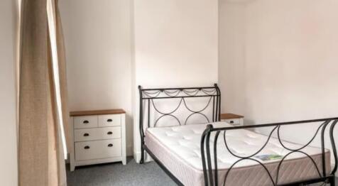 A neatly presented double bedroom featuring a s...