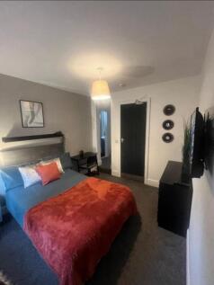 A cozy double bedroom featuring a comfortable b...