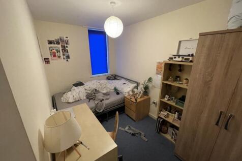 Cozy single bedroom featuring a well-organized ...