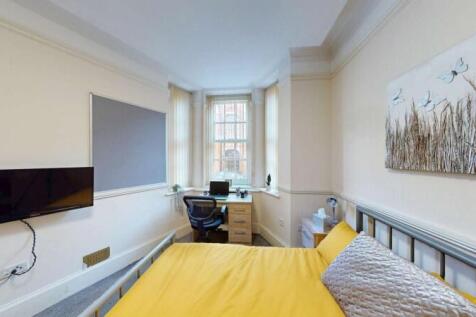Bright and tidy double bedroom featuring a comf...