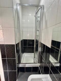 Compact and well-maintained bathroom featuring ...