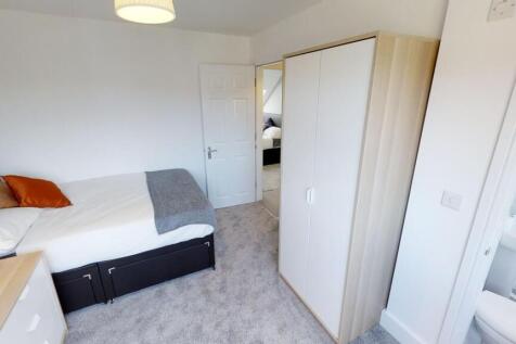 Bright and tidy double bedroom featuring a cozy...