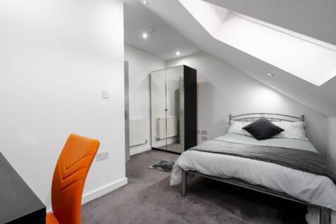 This inviting double bedroom features a comfort...