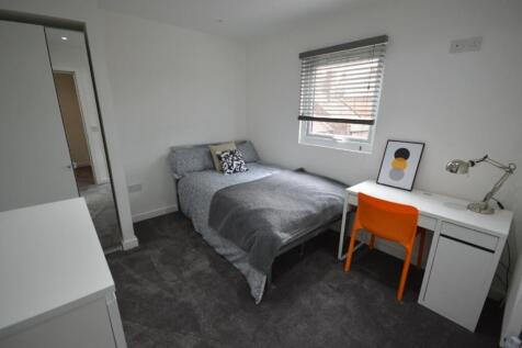 A stylish and well-maintained double bedroom fe...