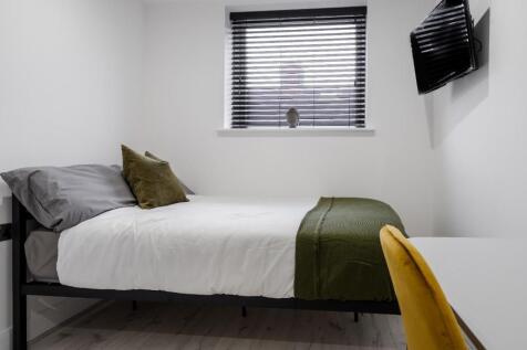 This inviting double bedroom features a comfort...