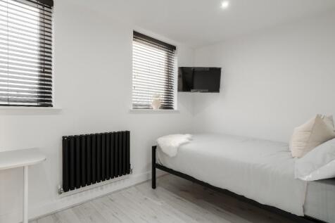 Cozy and well-maintained single bedroom featuri...