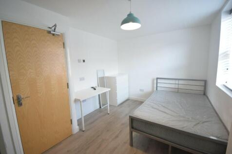 A bright and spacious double bedroom, perfect f...