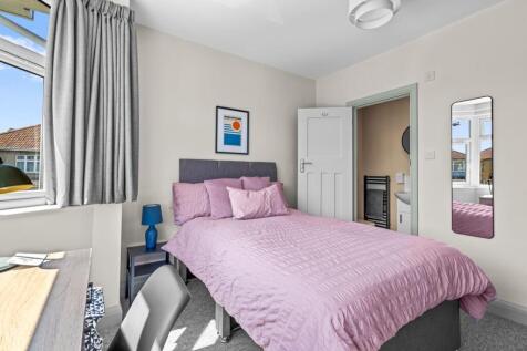 Bright and tidy double bedroom featuring a comf...