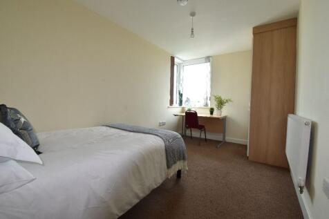 A bright and inviting double bedroom with a spa...