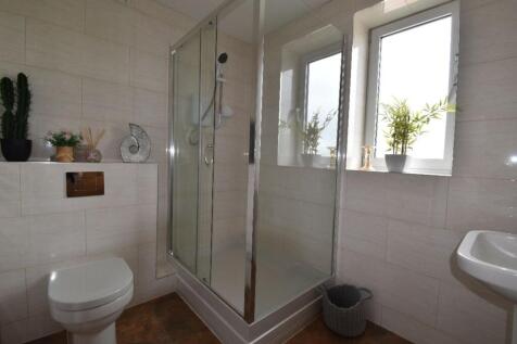A modern and clean bathroom featuring a spaciou...