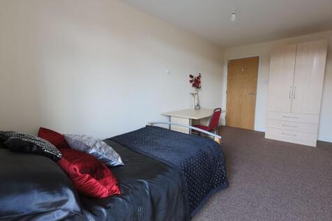 A neat and comfortable single bedroom featuring...
