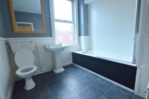 A spacious and well-maintained bathroom suite f...