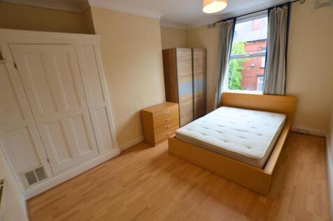 A bright, well-maintained double bedroom featur...