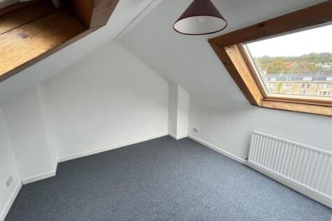 Bright, clean room with large skylight window p...