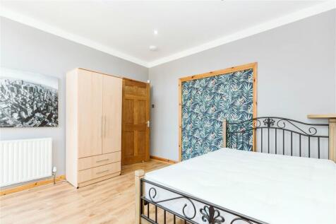 Bright and airy double bedroom with a stylish m...