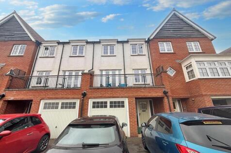 Charming front view of a well-maintained proper...