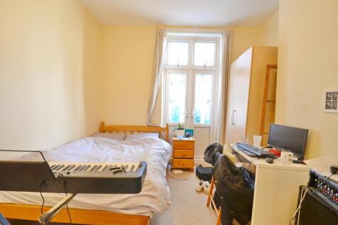 Cozy single bedroom featuring a comfortable bed...
