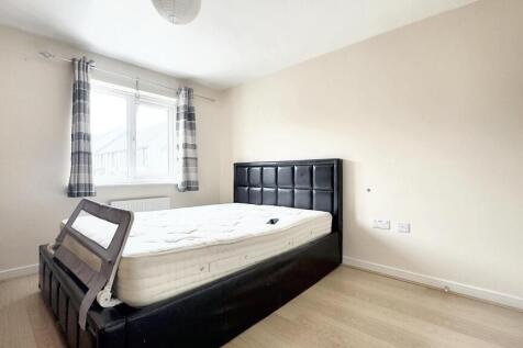 Bright and clean double bedroom featuring a lar...