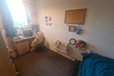 Cozy and tidy small room with a desk and chair ...