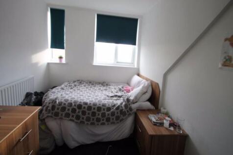 A cozy double bedroom featuring a comfortable d...
