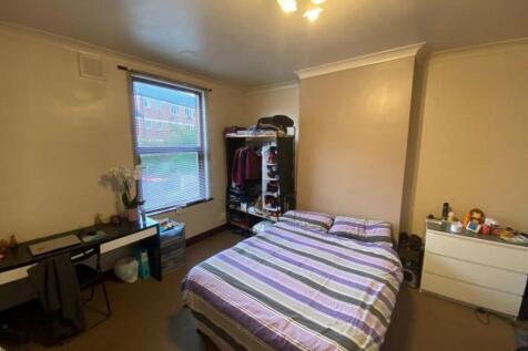 A cozy double bedroom featuring a comfortable d...