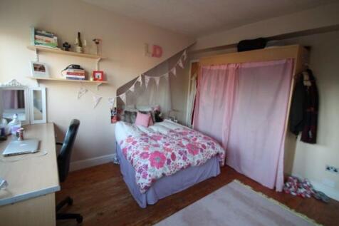 Cozy and neatly arranged single bedroom featuri...