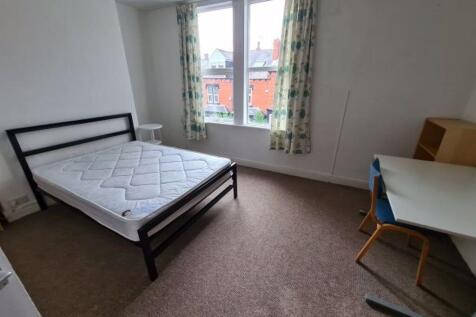 A bright and tidy double bedroom featuring a co...