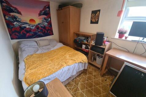 Cozy single bedroom featuring a comfortable bed...