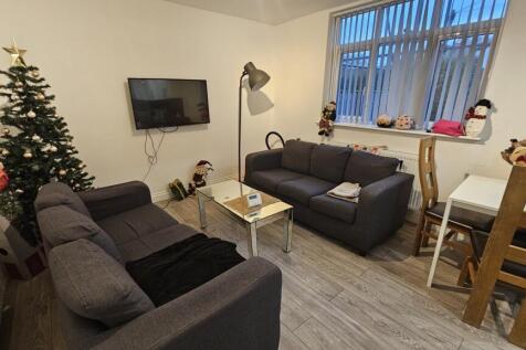 A cozy and well-maintained living room featurin...