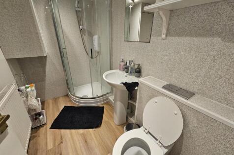 A modern and well-maintained bathroom featuring...