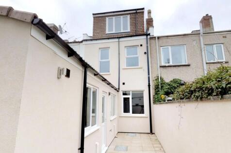 This charming exterior showcases a well-maintai...
