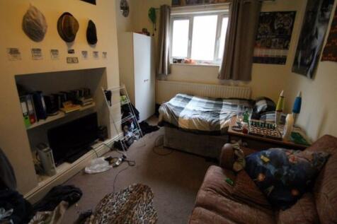 Cozy single bedroom featuring a comfortable sin...