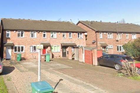 Charming front view of a well-maintained proper...