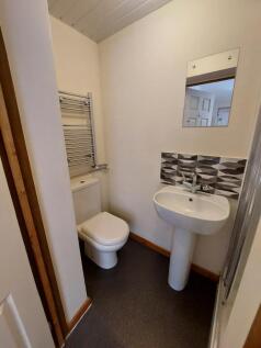 A well-maintained bathroom featuring modern fix...