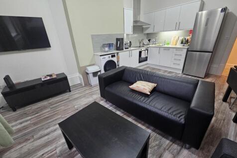 Modern and well-maintained living room featurin...