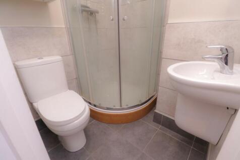 A modern and clean bathroom featuring a spaciou...