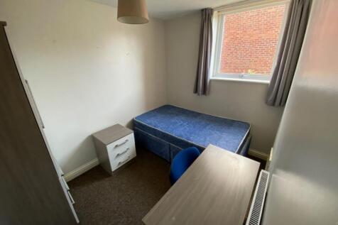 A bright and tidy double bedroom featuring a co...