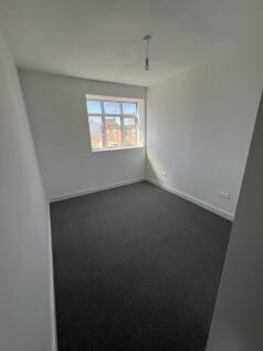 Bright and freshly painted single bedroom with ...