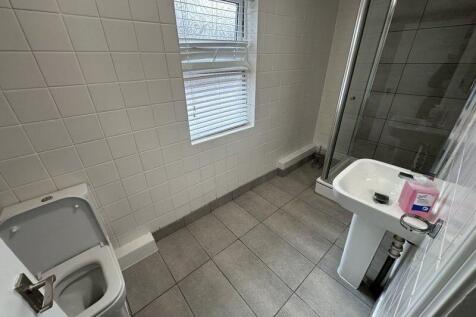 A clean and modern bathroom featuring a tiled f...