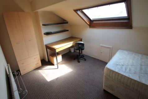 Bright and tidy single bedroom featuring a comf...